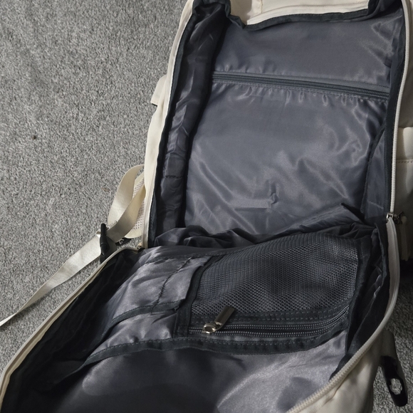 Travel backpack with shoe pouch - Picture 2 of 6